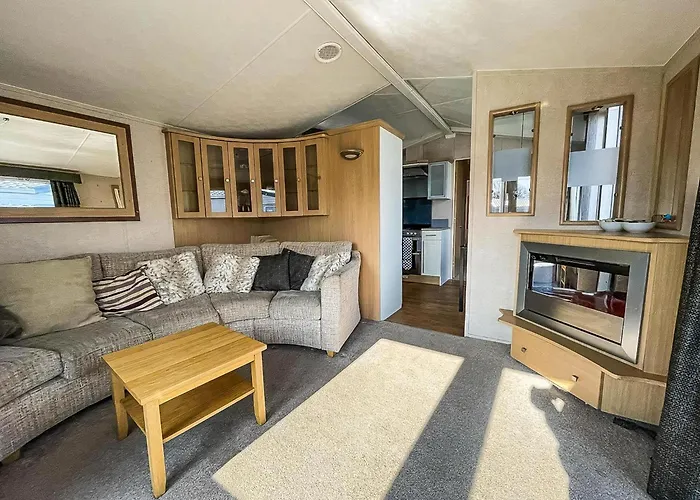 Lovely 6 Berth Caravan With Decking At California Cliffs In Scratby Ref 50048L