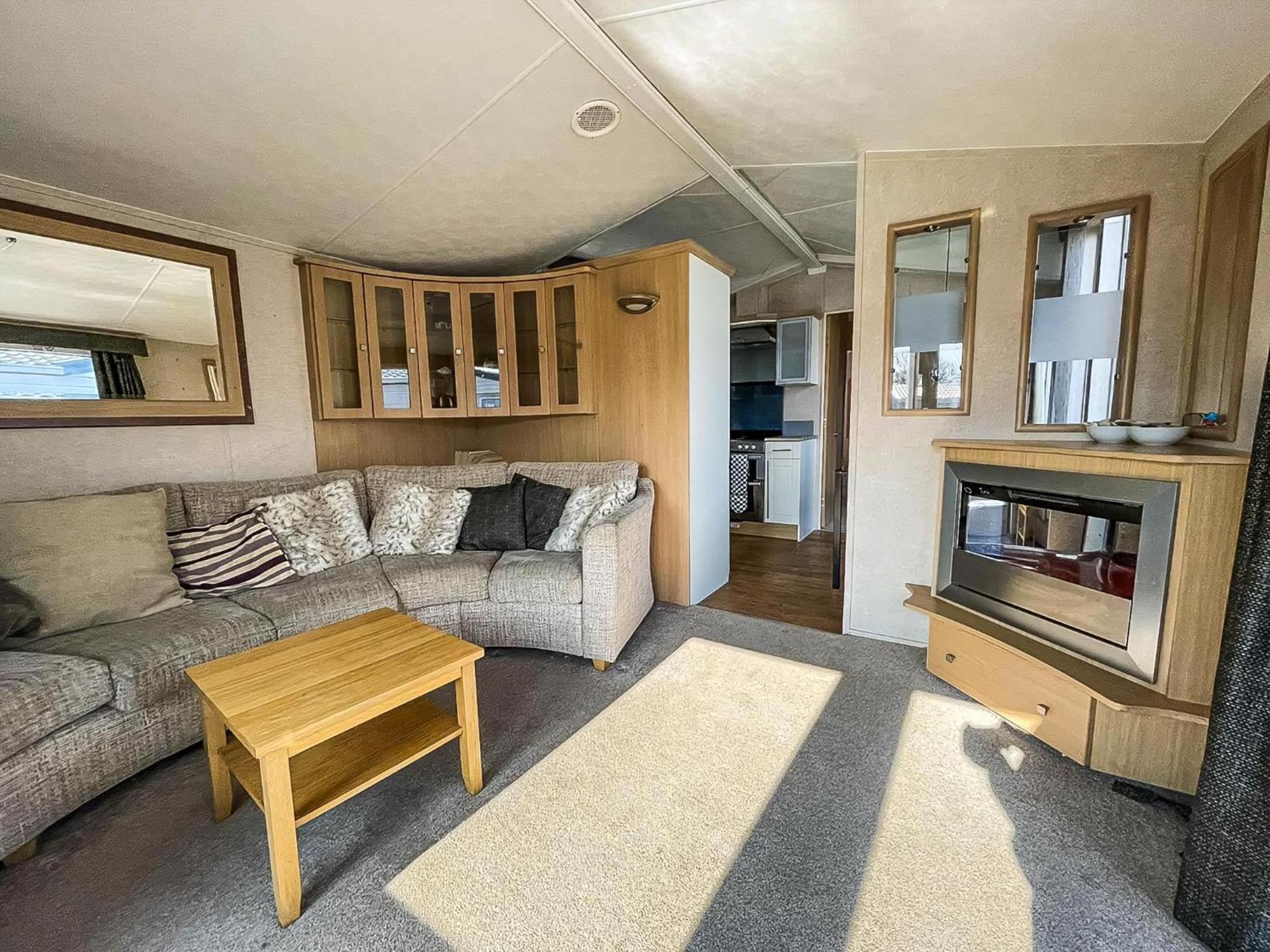 Lovely 6 Berth Caravan With Decking At California Cliffs In Scratby Ref 50048l Campsite