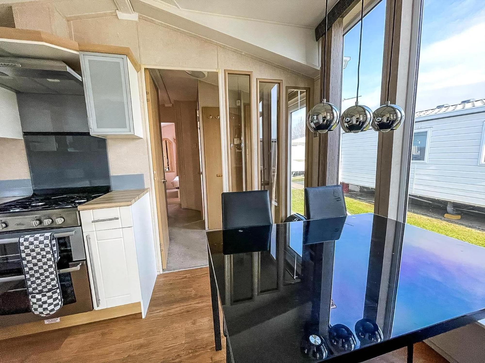 Campsite Lovely 6 Berth Caravan With Decking At California Cliffs In Scratby Ref 50048l